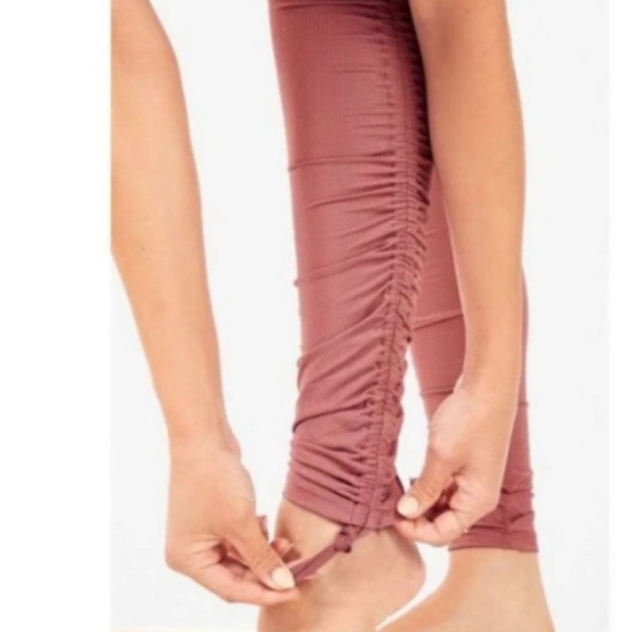 Beautiful Fabletics leggings - Picture 2 of 8